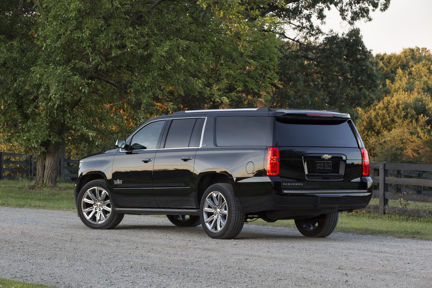 Comparison gmc yukon xl 2016 vs chevrolet suburban suv 2015 suv
